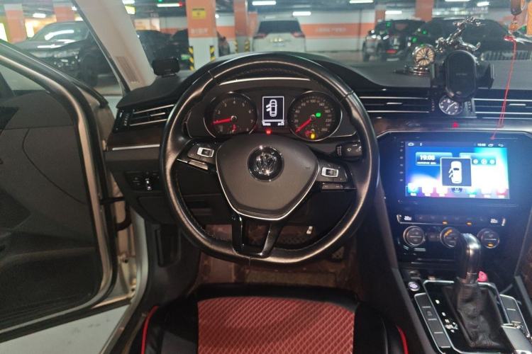 Used Volkswagen Magotan 2018 330TSI DSG Luxury Model Steering Wheel