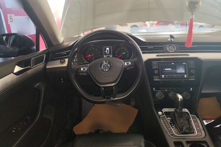 Used Volkswagen Magotan 2018 330TSI DSG Advanced Model Steering Wheel