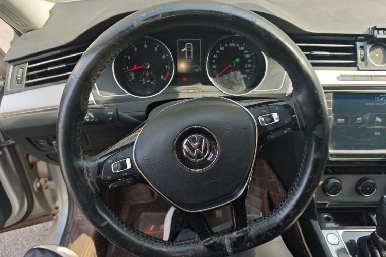 Used Volkswagen Magotan 2018 280TSI DSG Comfort Model Steering Wheel