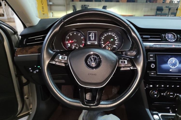 Used Volkswagen Magotan 2018 Facelift 330TSI DSG Luxury Model Steering Wheel
