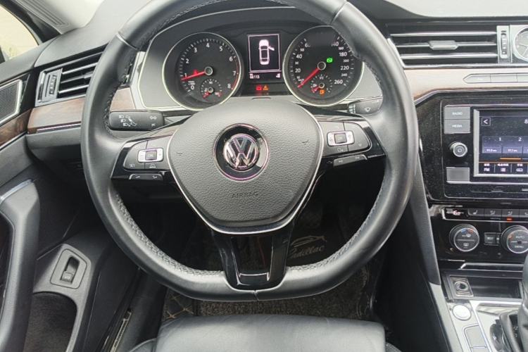 Used Volkswagen Magotan 2018 Facelift 330TSI DSG Luxury Model Steering Wheel