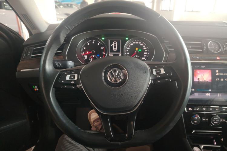 Used Volkswagen Magotan 2018 330TSI DSG Luxury Model Steering Wheel
