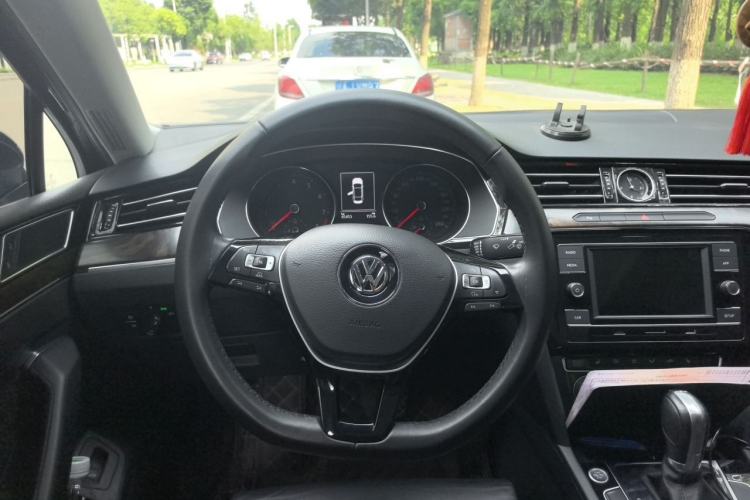 Used Volkswagen Magotan 2018 330TSI DSG Luxury Model Steering Wheel