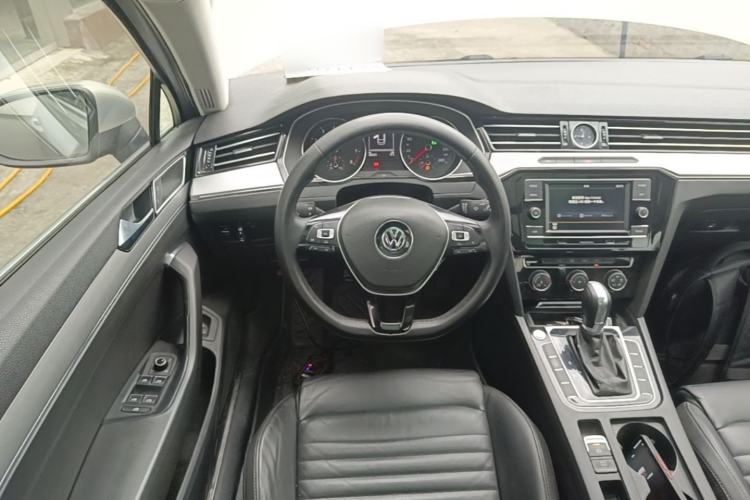 Used Volkswagen Magotan 2018 330TSI DSG Advanced Model Steering Wheel