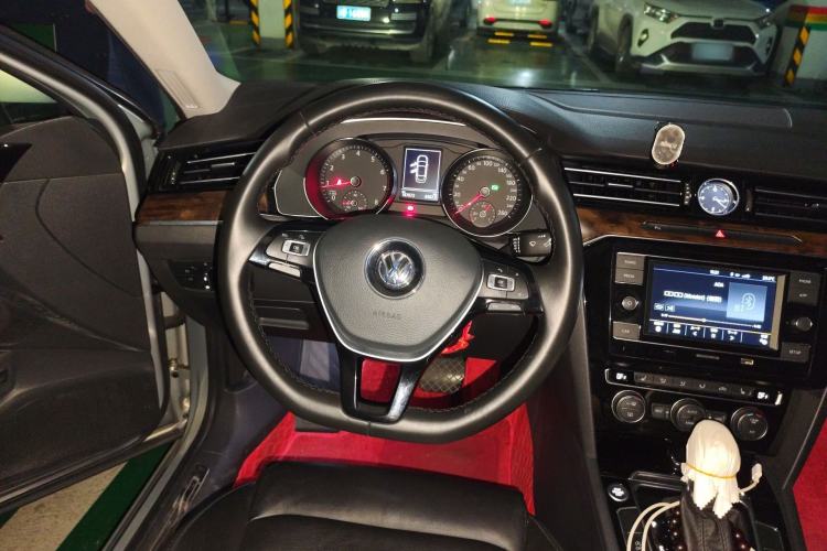 Used Volkswagen Magotan 2018 Facelift 330TSI DSG Luxury Model Steering Wheel