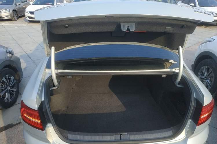 Used Volkswagen Magotan 2018 Facelift 330TSI DSG Luxury Model Trunk
