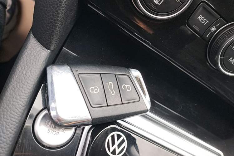 Used Volkswagen Magotan 2018 Facelift 330TSI DSG Luxury Model Vehicle Key