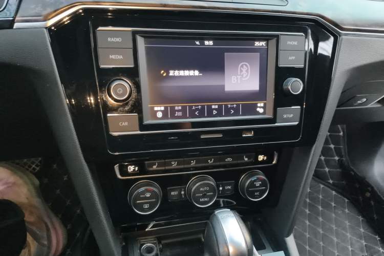 Used Volkswagen Magotan 2018 330TSI DSG Luxury Model Audio And AC Panel