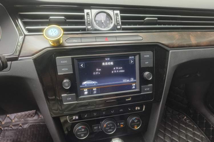 Used Volkswagen Magotan 2018 330TSI DSG Luxury Model Audio And AC Panel