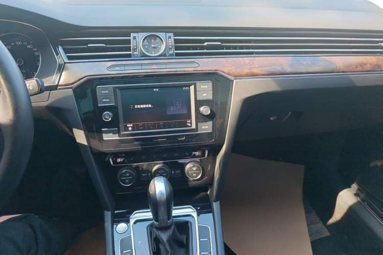 Used Volkswagen Magotan 2018 330TSI DSG Luxury Model Audio And AC Panel