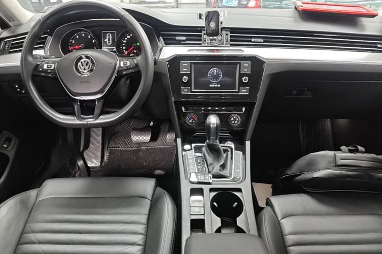 Used Volkswagen Magotan 2018 330TSI DSG Advanced Model Center Console