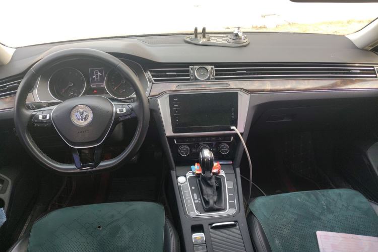 Used Volkswagen Magotan 2018 380TSI DSG Luxury Model Center Console