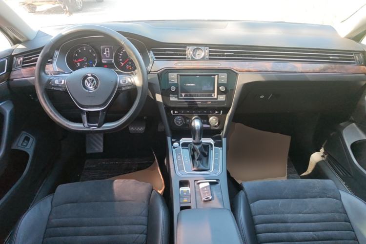 Used Volkswagen Magotan 2018 330TSI DSG Luxury Model Center Console