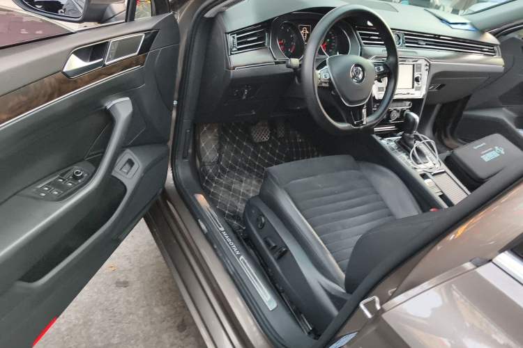 Used Volkswagen Magotan 2018 330TSI DSG Luxury Model Driver Seat