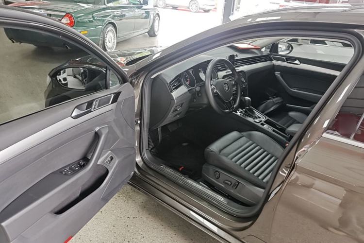Used Volkswagen Magotan 2018 330TSI DSG Advanced Model Driver Seat