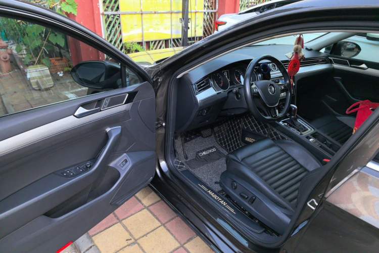 Used Volkswagen Magotan 2018 330TSI DSG Advanced Model Driver Seat