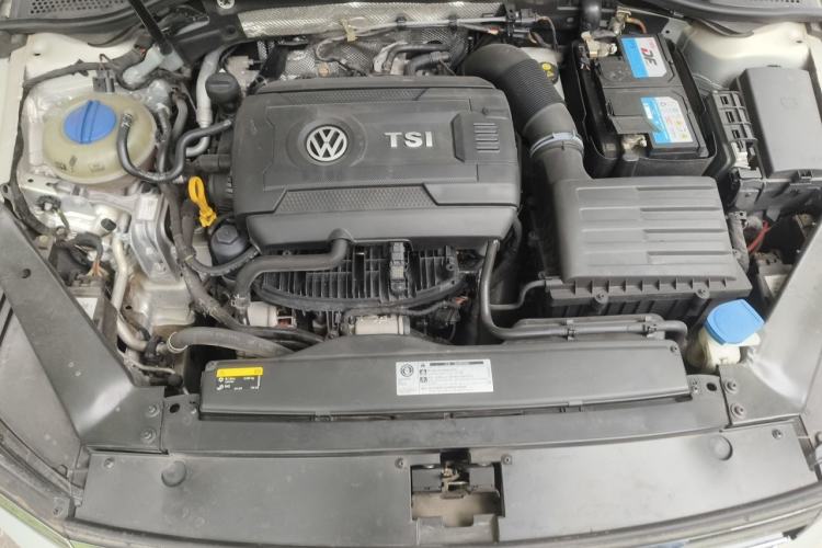 Used Volkswagen Magotan 2018 330TSI DSG Luxury Model Engine Bay