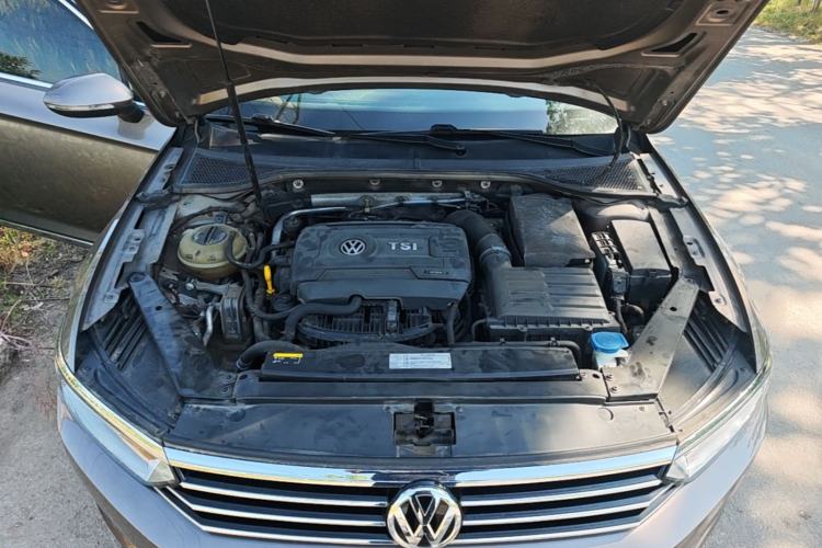 Used Volkswagen Magotan 2018 330TSI DSG Luxury Model Engine Bay