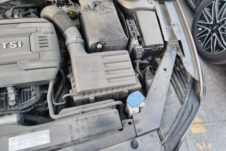 Used Volkswagen Magotan 2018 330TSI DSG Luxury Model Engine Bay Left