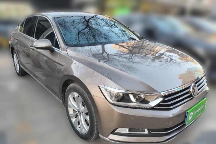 Used Volkswagen Magotan 2018 330TSI DSG Luxury Model Front Right 45 Deg