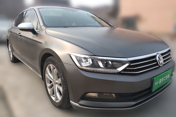 Used Volkswagen Magotan 2018 380TSI DSG Luxury Model Front Right 45 Deg
