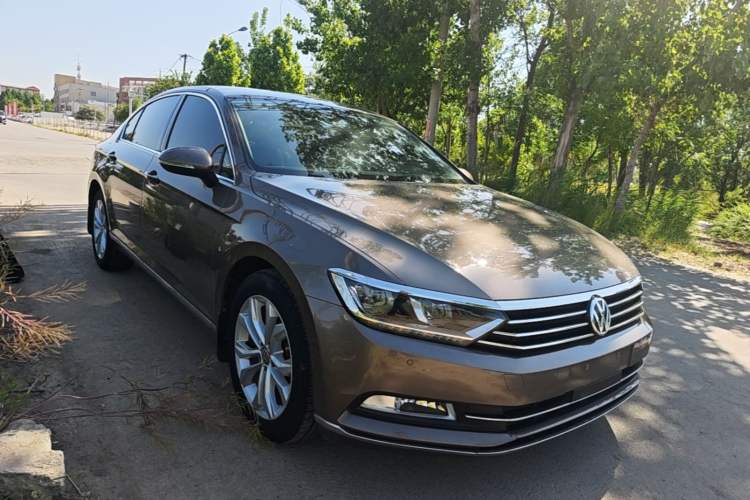 Used Volkswagen Magotan 2018 330TSI DSG Luxury Model Front Right 45 Deg