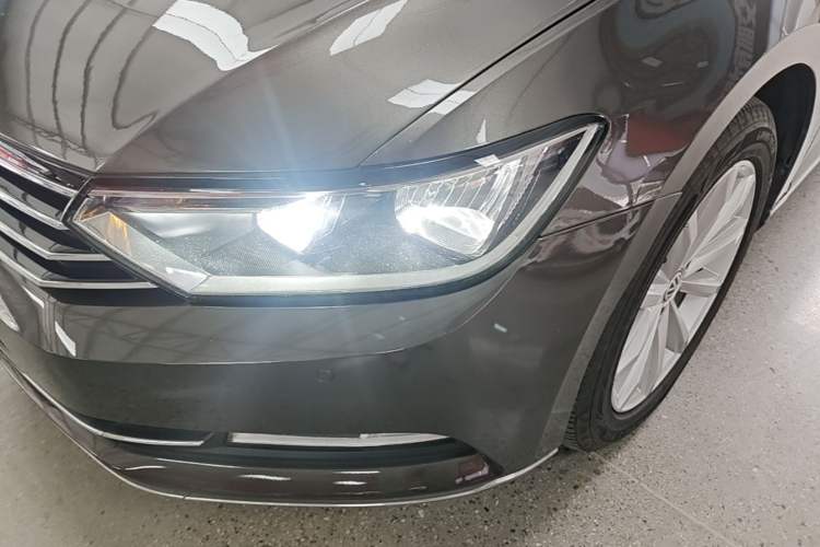 Used Volkswagen Magotan 2018 330TSI DSG Advanced Model Left Front Headlight
