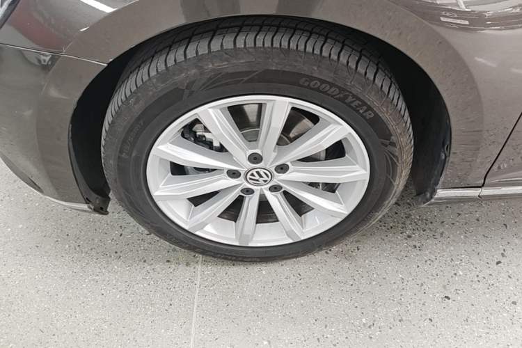 Used Volkswagen Magotan 2018 330TSI DSG Advanced Model Left Front Wheel Hub