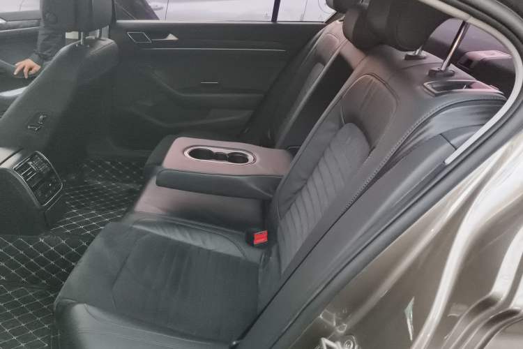 Used Volkswagen Magotan 2018 330TSI DSG Luxury Model Left Rear Seat