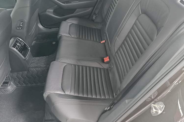 Used Volkswagen Magotan 2018 330TSI DSG Advanced Model Left Rear Seat