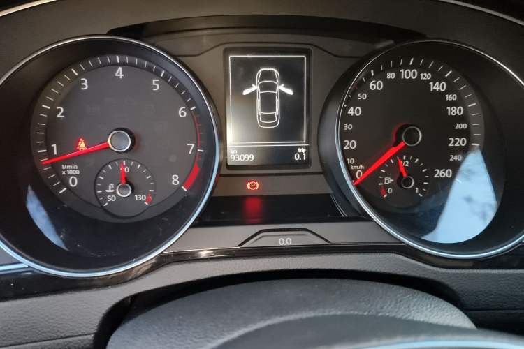 Used Volkswagen Magotan 2018 330TSI DSG Luxury Model Odometer Close Up