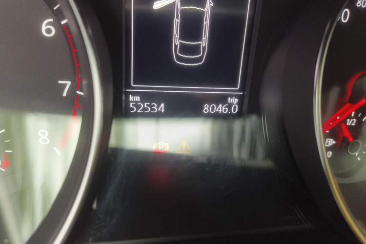 Used Volkswagen Magotan 2018 330TSI DSG Luxury Model Odometer Close Up