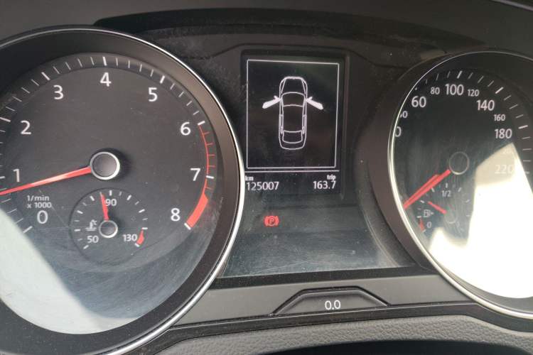 Used Volkswagen Magotan 2018 380TSI DSG Luxury Model Odometer Close Up