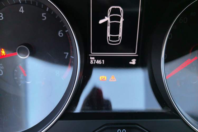 Used Volkswagen Magotan 2018 330TSI DSG Advanced Model Odometer Close Up