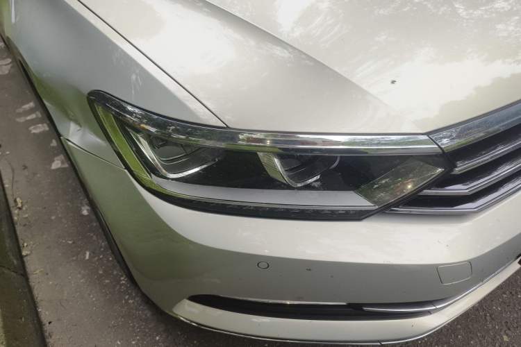 Used Volkswagen Magotan 2018 330TSI DSG Luxury Model Right Front Headlight