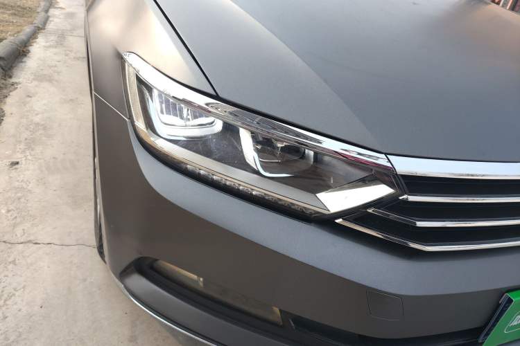 Used Volkswagen Magotan 2018 380TSI DSG Luxury Model Right Front Headlight