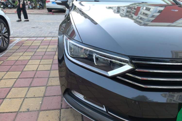 Used Volkswagen Magotan 2018 330TSI DSG Advanced Model Right Front Headlight