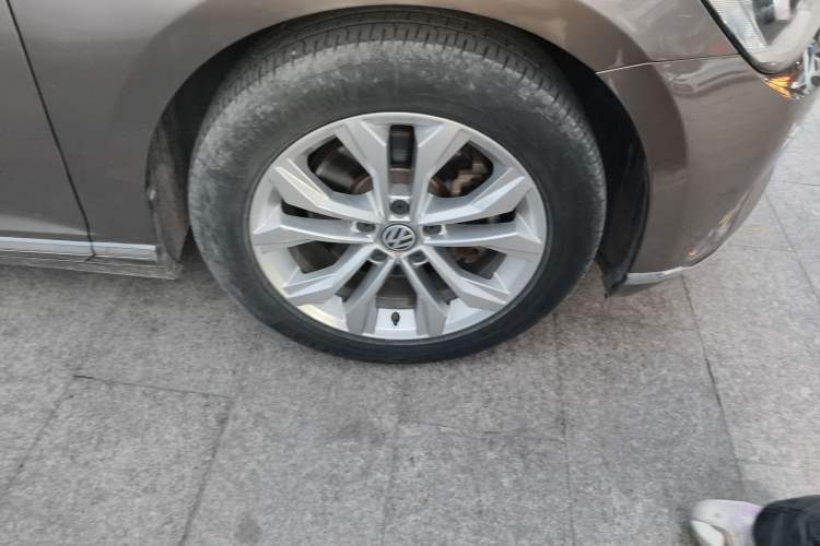 Used Volkswagen Magotan 2018 330TSI DSG Luxury Model Right Front Wheel Hub