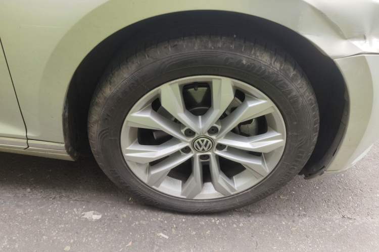 Used Volkswagen Magotan 2018 330TSI DSG Luxury Model Right Front Wheel Hub