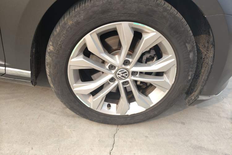 Used Volkswagen Magotan 2018 380TSI DSG Luxury Model Right Front Wheel Hub