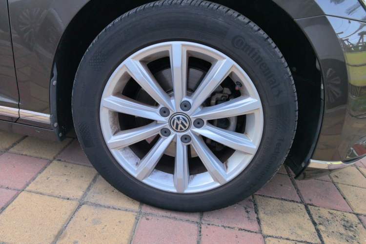 Used Volkswagen Magotan 2018 330TSI DSG Advanced Model Right Front Wheel Hub