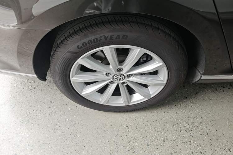 Used Volkswagen Magotan 2018 330TSI DSG Advanced Model Right Rear Wheel Hub