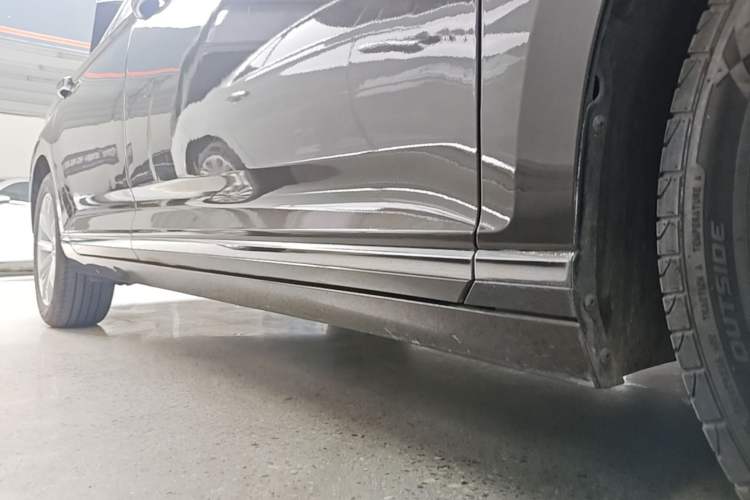 Used Volkswagen Magotan 2018 330TSI DSG Advanced Model Right Side Sill