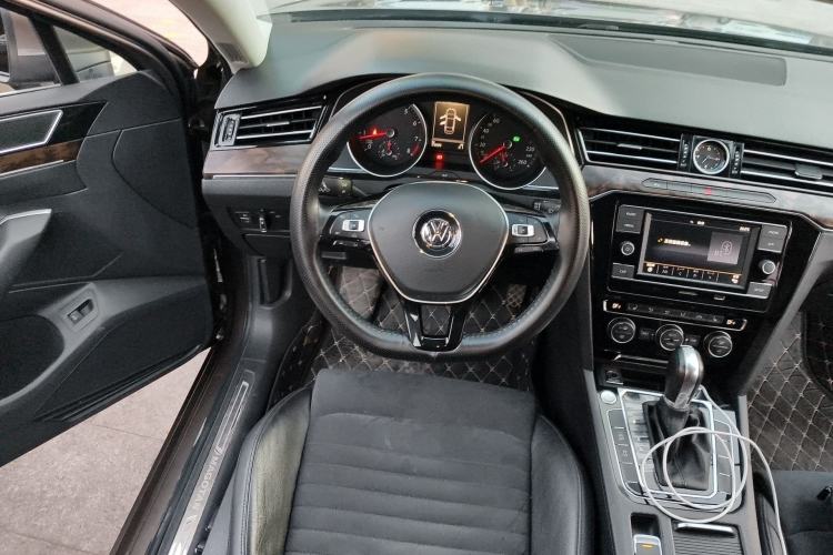 Used Volkswagen Magotan 2018 330TSI DSG Luxury Model Steering Wheel