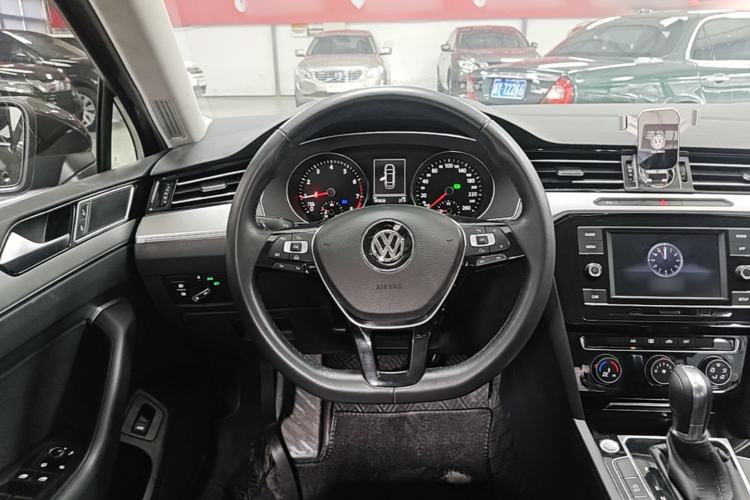 Used Volkswagen Magotan 2018 330TSI DSG Advanced Model Steering Wheel