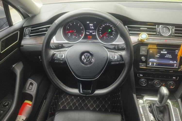 Used Volkswagen Magotan 2018 330TSI DSG Luxury Model Steering Wheel
