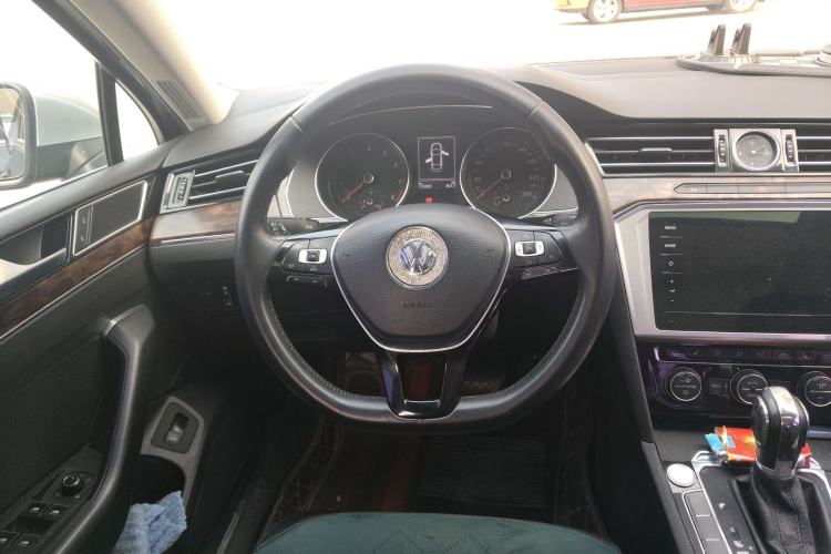 Used Volkswagen Magotan 2018 380TSI DSG Luxury Model Steering Wheel