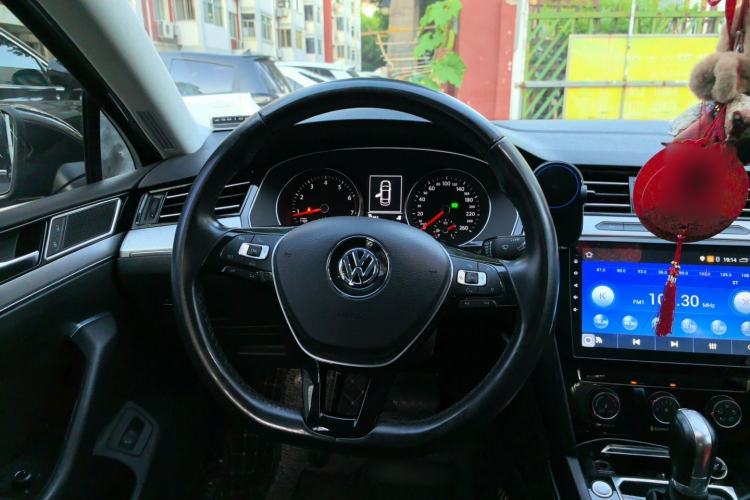 Used Volkswagen Magotan 2018 330TSI DSG Advanced Model Steering Wheel