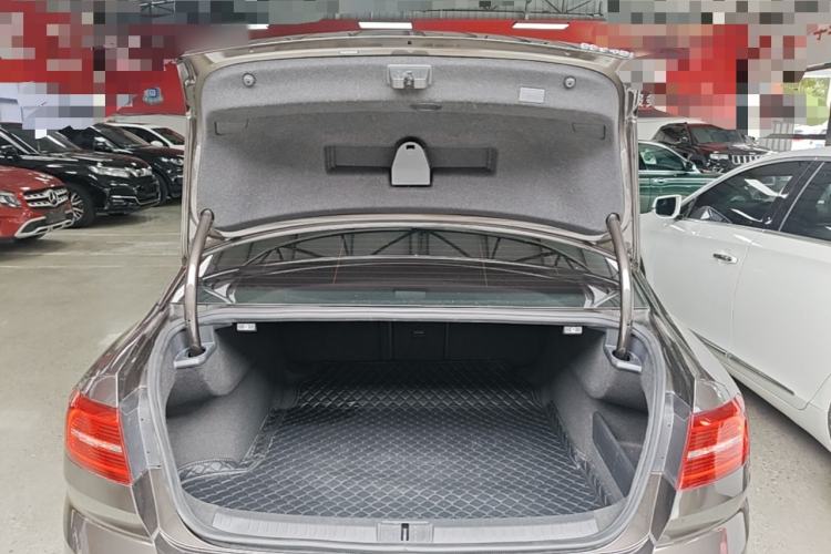 Used Volkswagen Magotan 2018 330TSI DSG Advanced Model Trunk