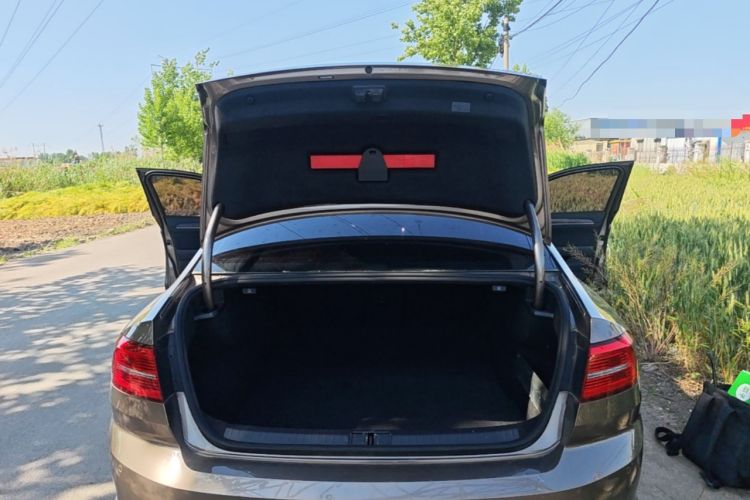 Used Volkswagen Magotan 2018 330TSI DSG Luxury Model Trunk